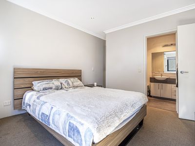 2 / 3 Sloan Street, Rockingham