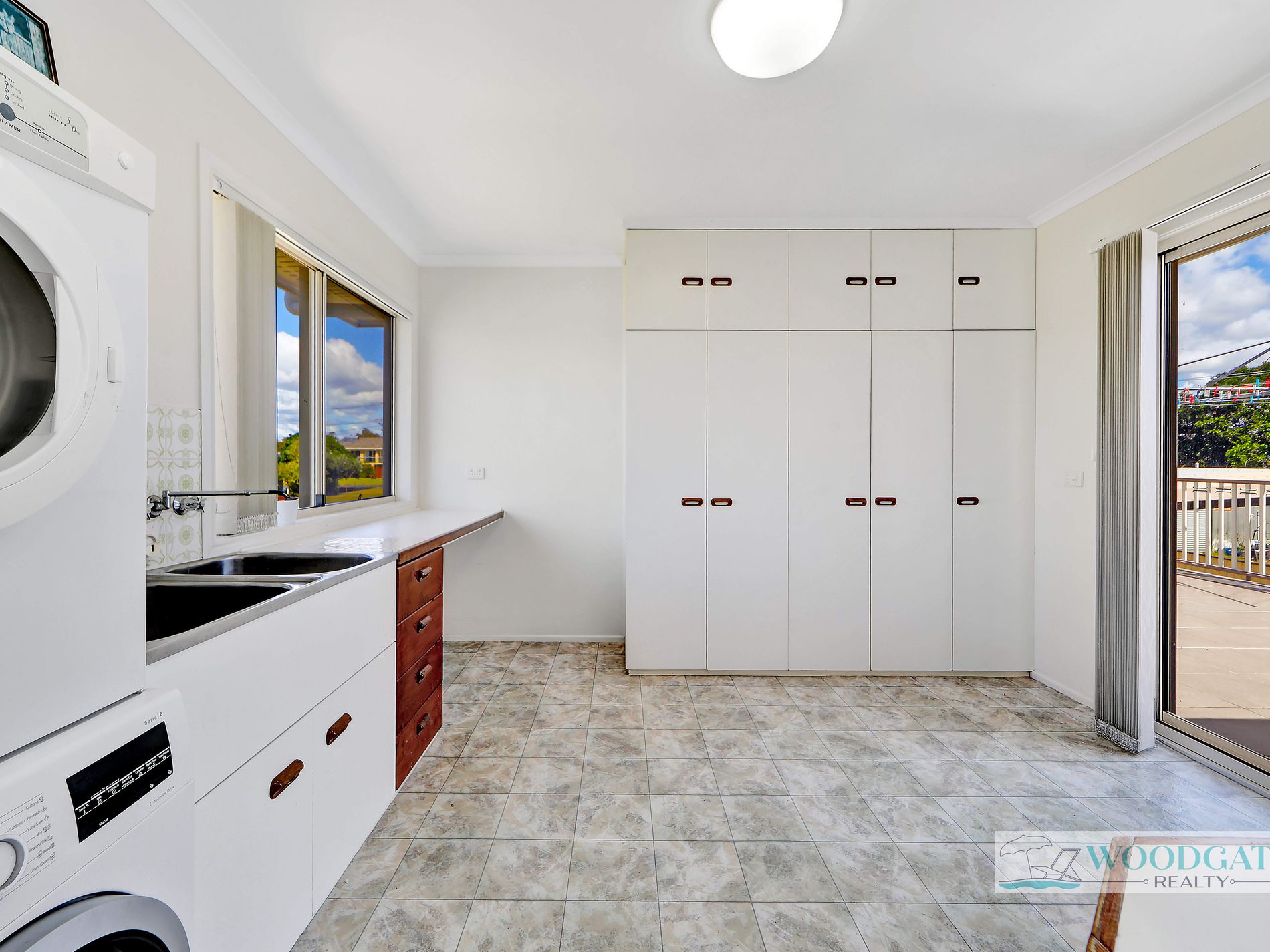 101 Esplanade, Woodgate
