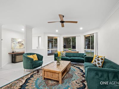 4 Cheltenham Pl, Forest Lake
