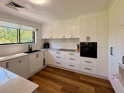 5 Jenny Close, Elermore Vale