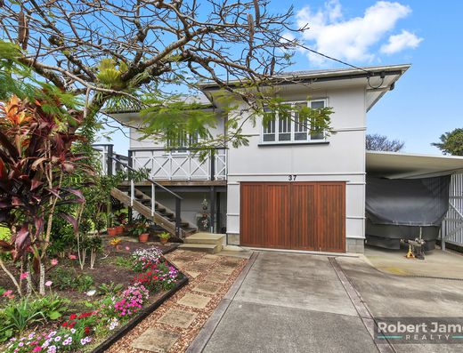 QUEENSLANDER LOVED & CHERISHED IN OLD TEWANTIN image 2 QUEENSLANDER LOVED & CHERISHED IN OLD TEWANTIN image 2