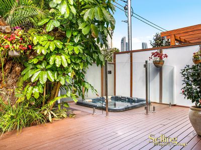 16B Oak Avenue , Surfers Paradise