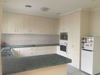 3 / 3 Rose Street, Horsham