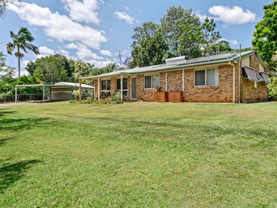 18 Hillside Road, Glass House Mountains