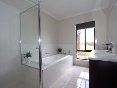 70 McLennan Road, Ladys Pass