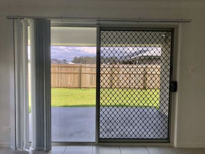 15 Langland Circuit , Walloon