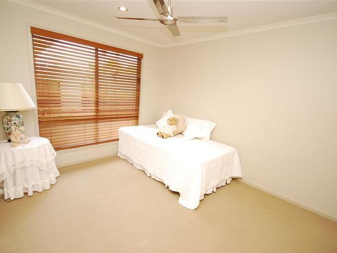6 St Lucia Crescent, Parrearra