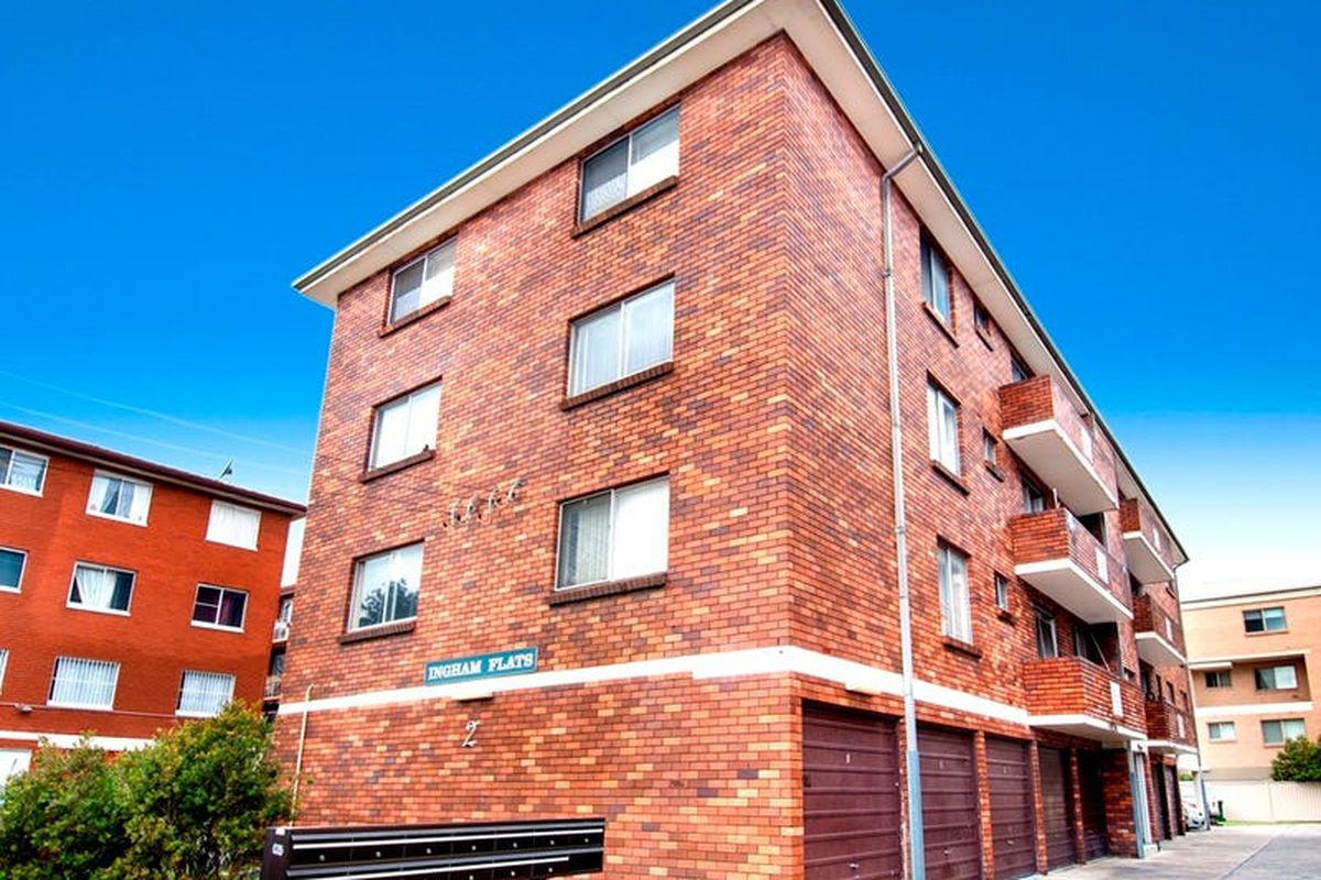 3 / 2 Macintosh Street, Mascot