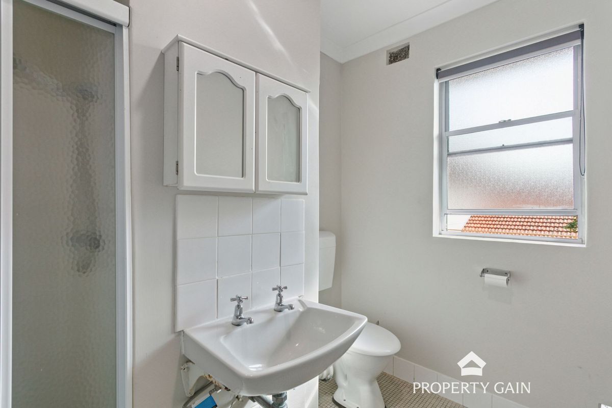10 / 82 Broadway, Crawley