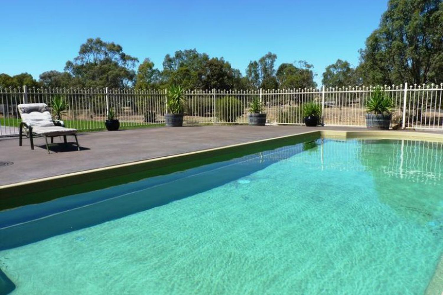 135 Barnes Boulevard, Horsham