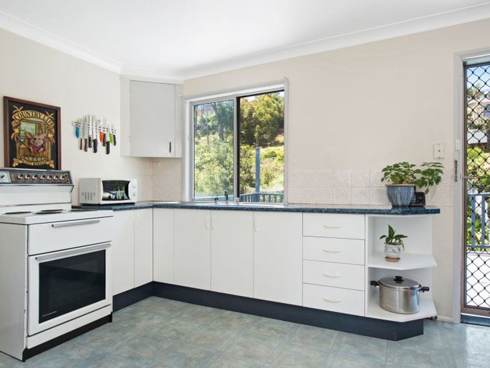 27 Commonwealth Avenue, Burrill Lake