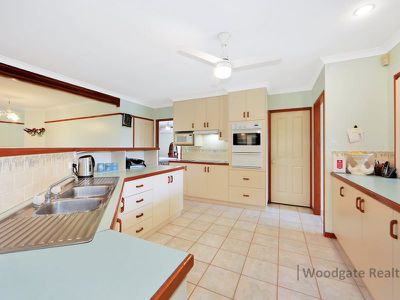 77 Mackerel St, Woodgate