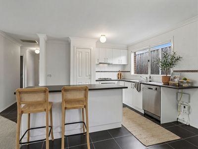 8 Leeds Pl, Langwarrin