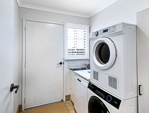 Newly Renovated in Old Tewantin image 11