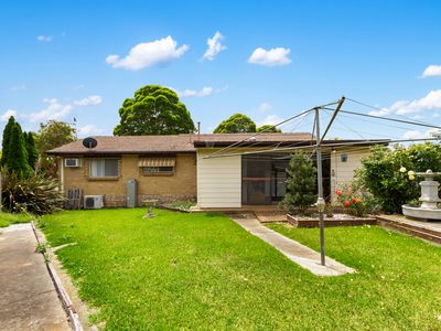 6 Indra Court, Sale