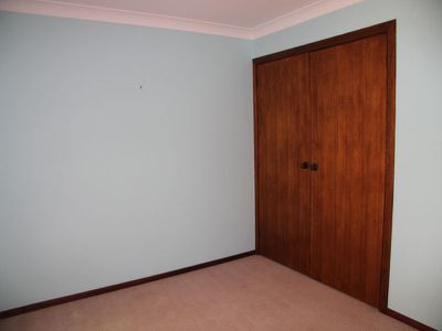 1 Paradise Avenue, Forster