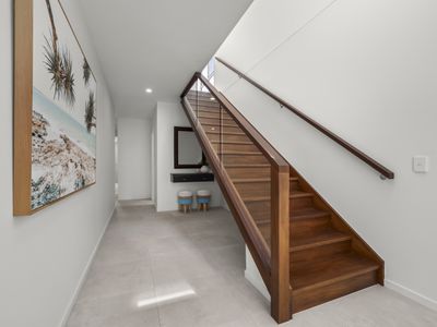 5 Lord Howe Circuit, Banya