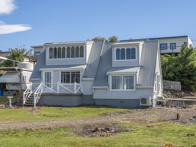 144 Kingfish Beach Road, Southport
