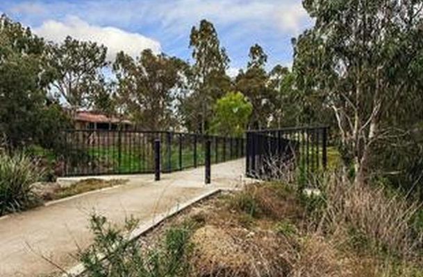 5 Peas Hill Court, Attwood