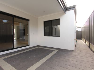 20B Woodchester Road, Nollamara