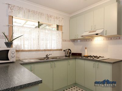 64 Lakeview Drive, Narre Warren South