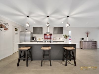 174 Eureka Drive, Manor Lakes