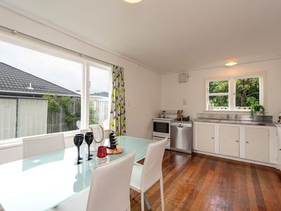 A / 186 Queens Drive, Lyall Bay