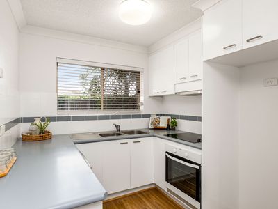 1 / 58 Lisson Grove, Wooloowin