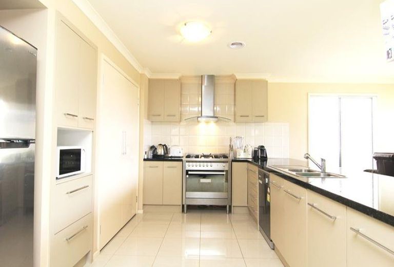 7 Waterstone Cove, Sanctuary Lakes