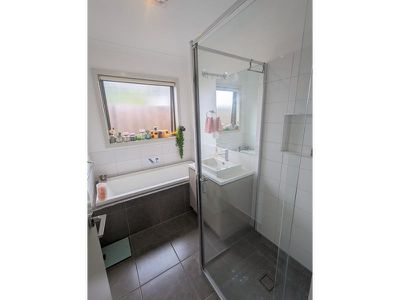 2 / 12 Castle Court, Bell Park