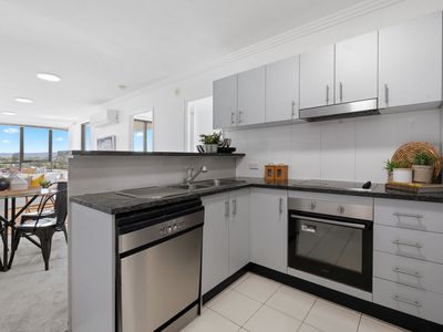 27 / 136  Marine Parade, Southport