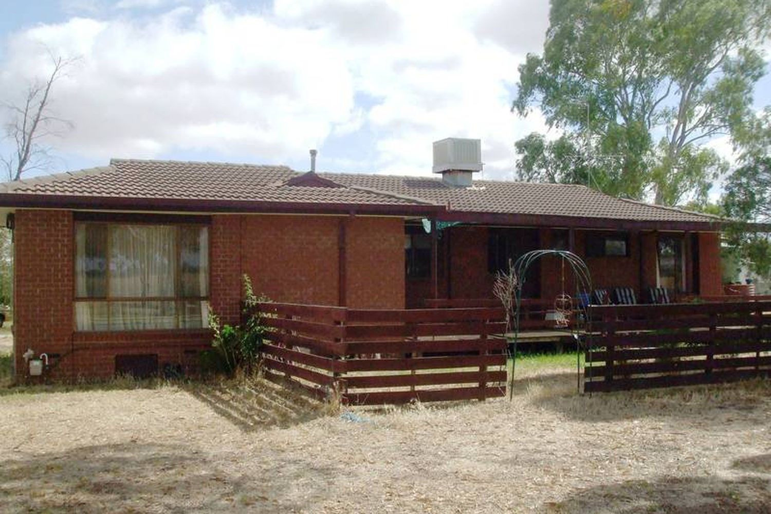 1 Walnut Avenue, Horsham