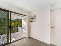 10 Grand Pde , Kawana Island