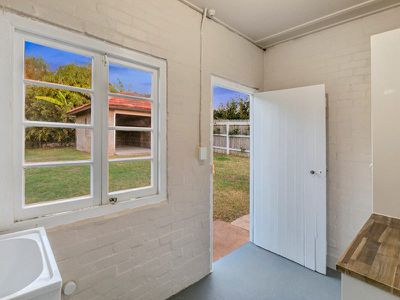 19 Hilltop Avenue, Annerley