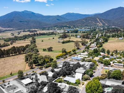 11 Coolumbooka Avenue, Tawonga South