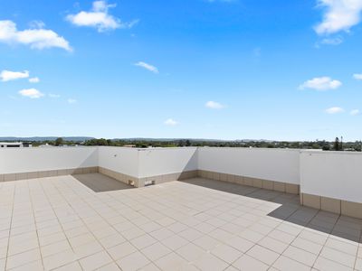 27 / 136  Marine Parade, Southport