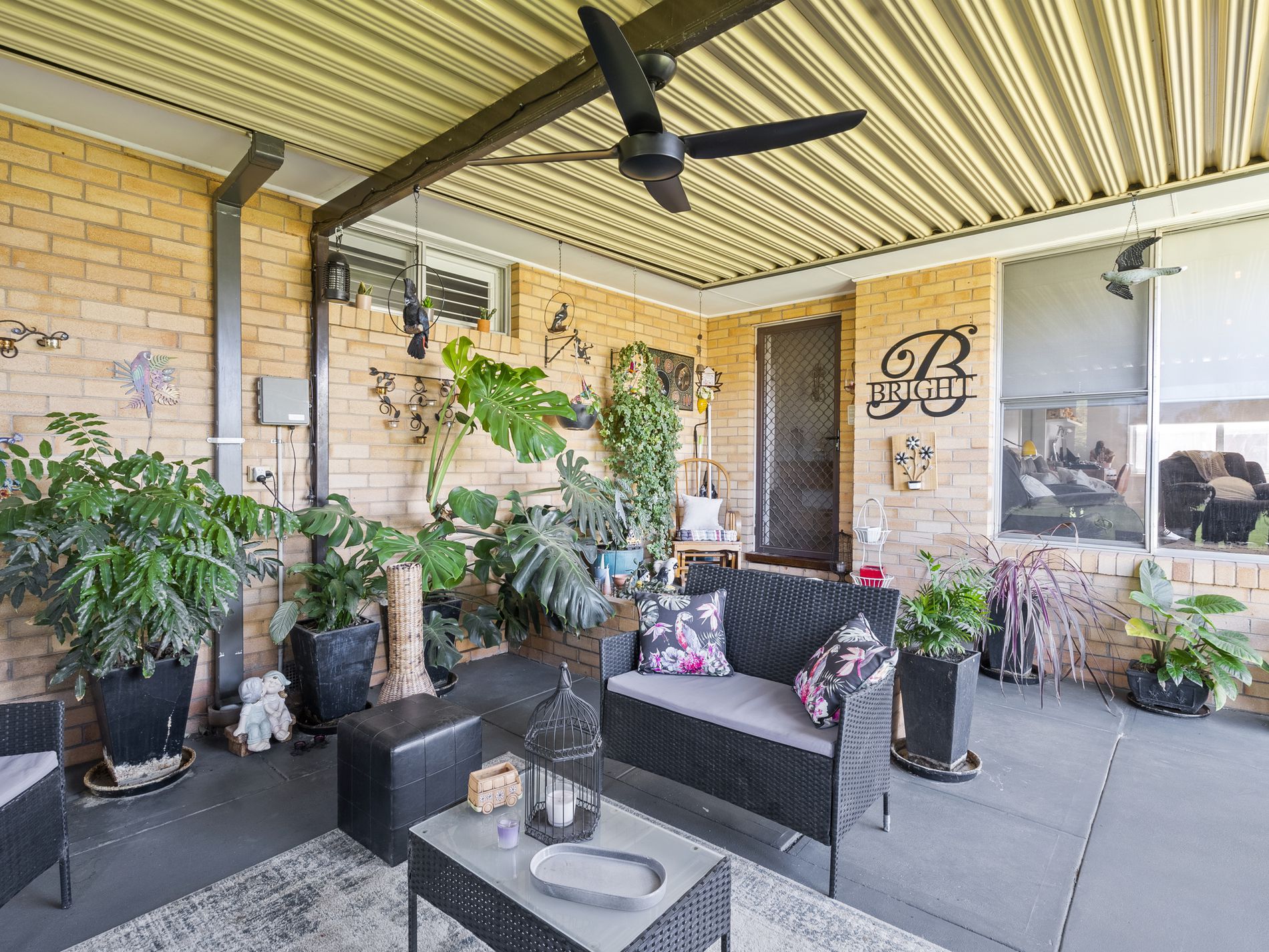 10 White Street, Finley