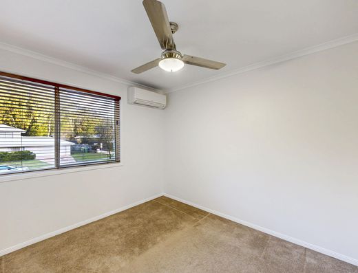 Spacious Family Living Opposite Tewantin Golf Course image 17