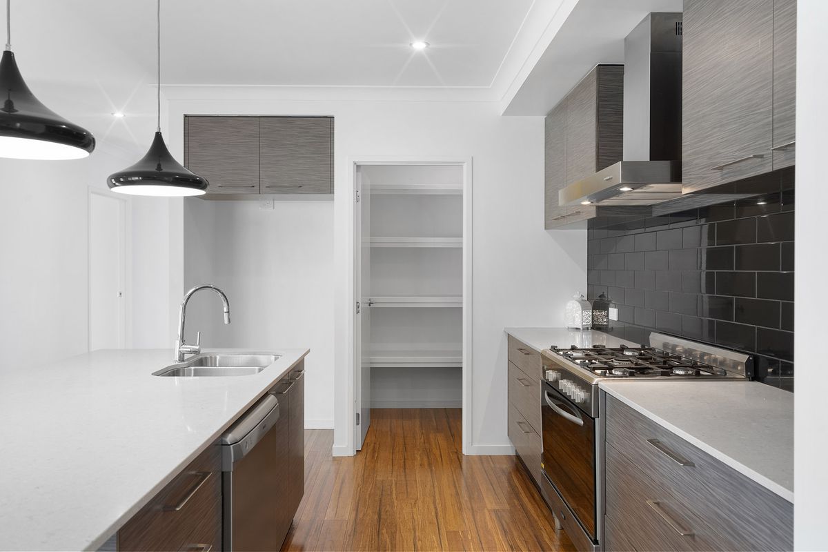 30 Thames Drive, Regents Park