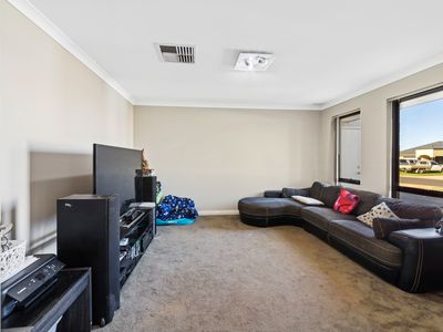 8 Riseberry Way, Somerville