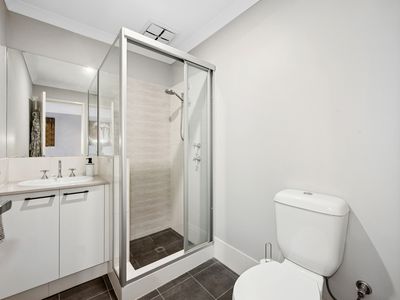 26 Gossan Chase, Piara Waters