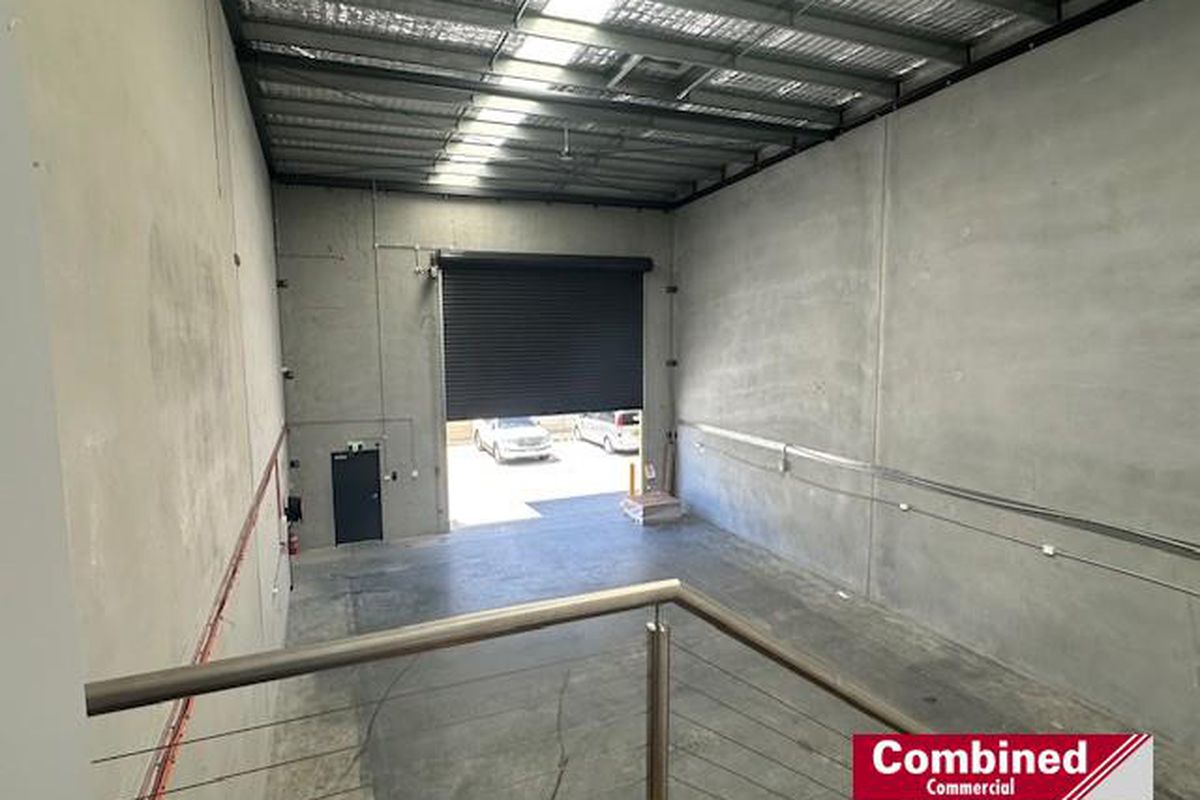 2 / 2 Grazier Way, Gregory Hills