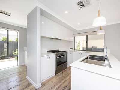 180 Lagoon Drive, Yanchep