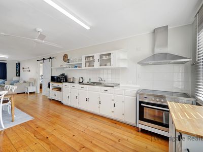 21 Esplanade Walkers Pt., Woodgate