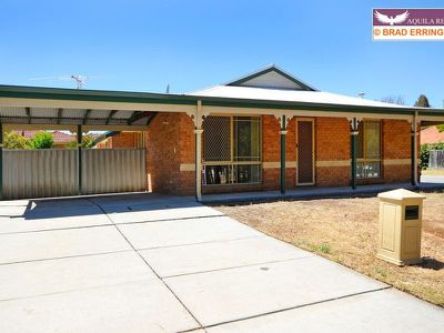 8 Cockman Cross, Stratton