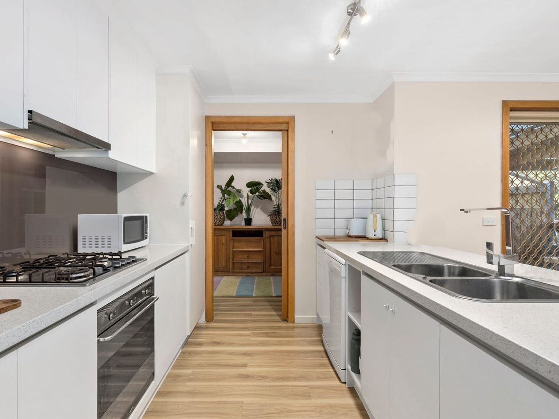 20 The Court, Leopold