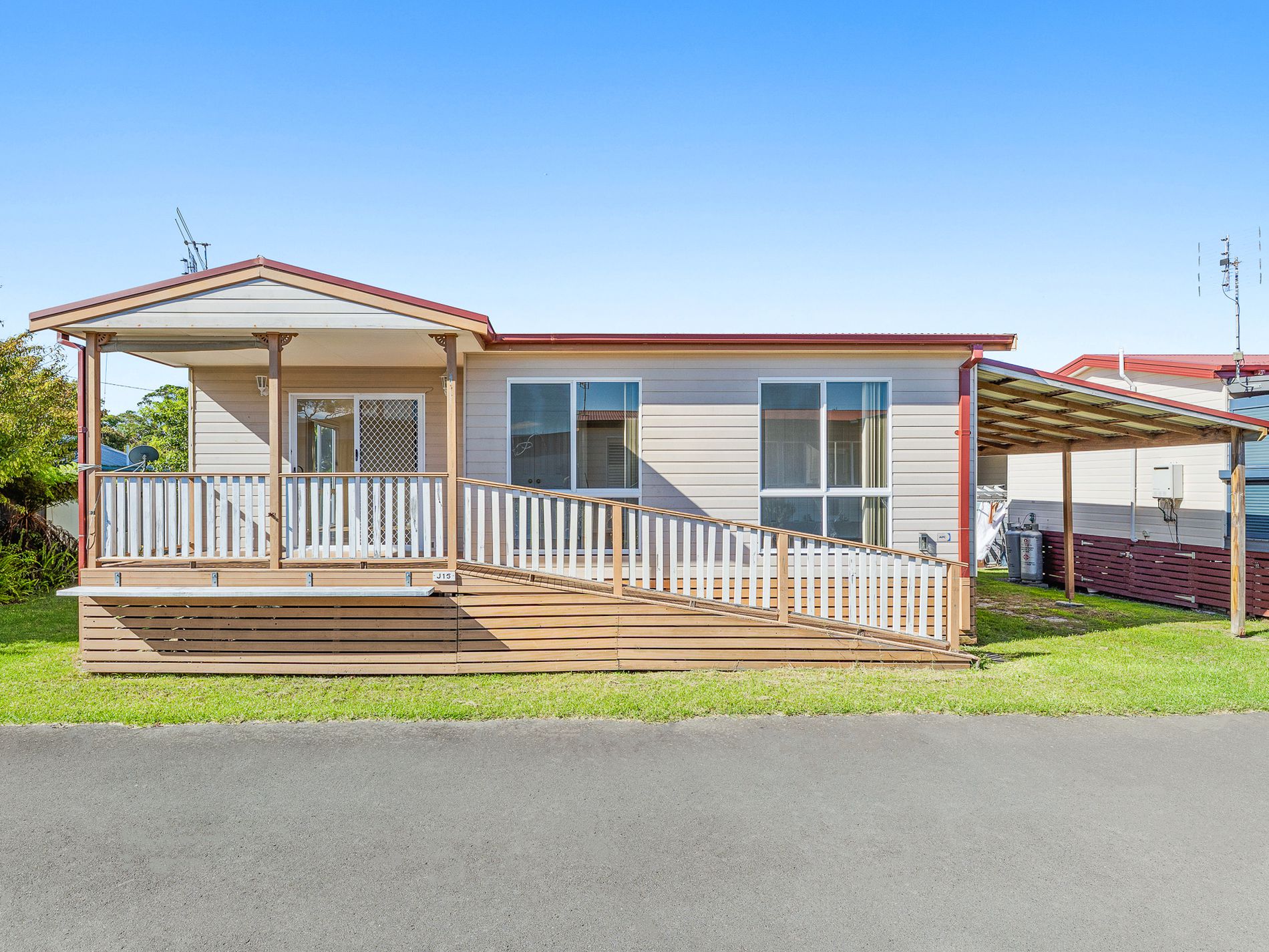 j15 / 48 Princes Highway, Narooma