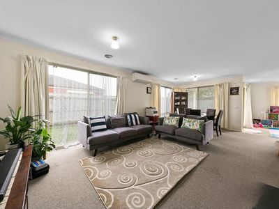 12 Menindee Terrace, Narre Warren South
