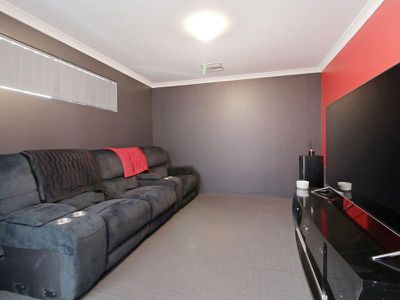 10 Narbone Way, Piara Waters