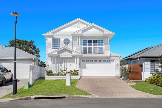 4 SPINNAKER WAY, Hope Island